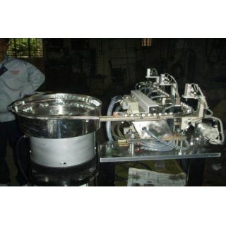 成型鑲件自動(dòng)供給機(jī)